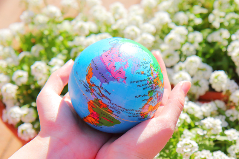 小さな地球儀が手の中に
